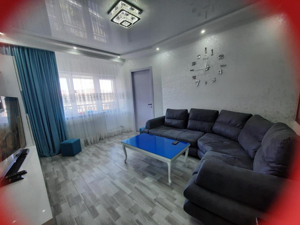 Apartment Desi With Sea View On The Beach In באטומי מראה חיצוני תמונה